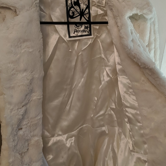 Super soft faux fur button jacket - Picture 4 of 5